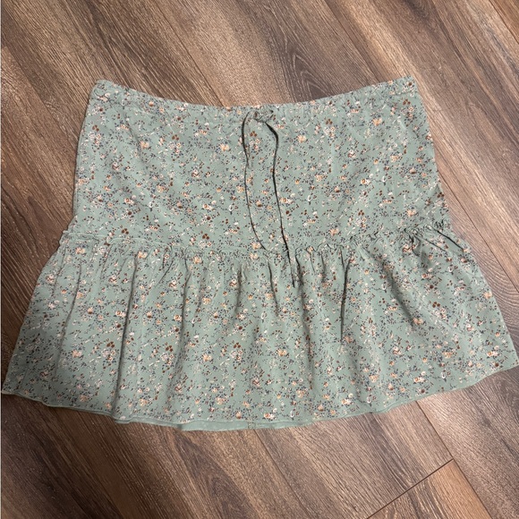 brandy melville skirt - Picture 2 of 3